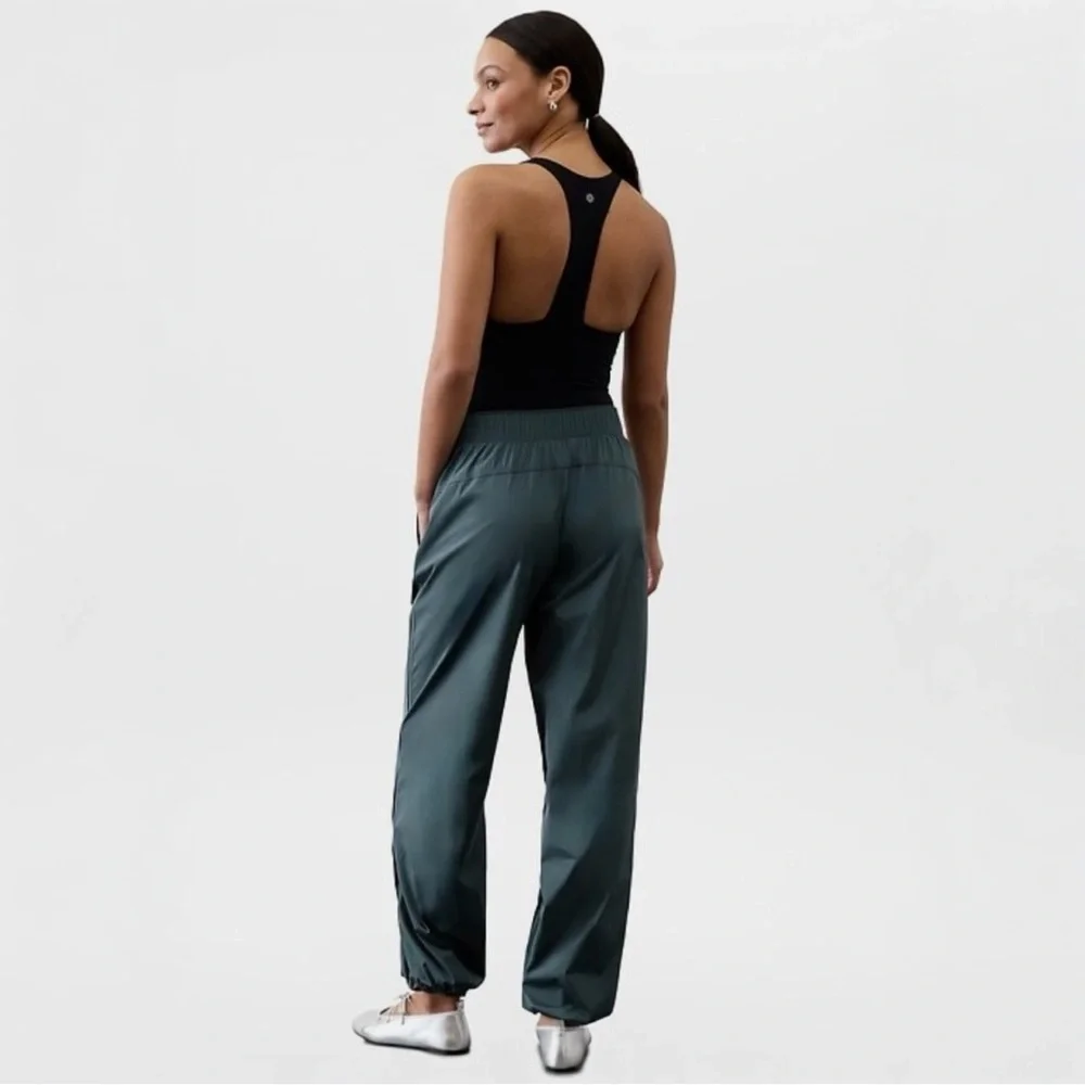 Athleta Rise Pant in color Eden NWT - Picture 3 of 6